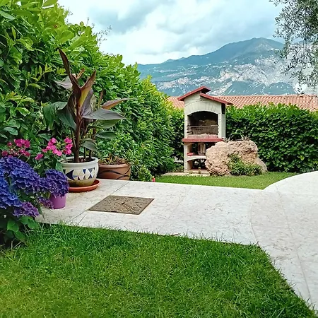 Mimosa-con Piscina E Vista Brenzone sul Garda